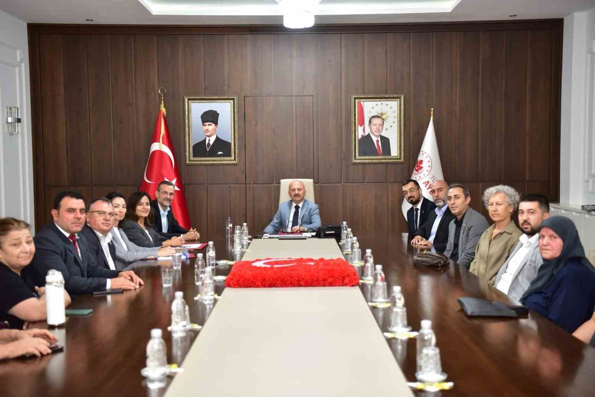 Vali Varol, şehit yakınları ve gazileri makamında ağırladı