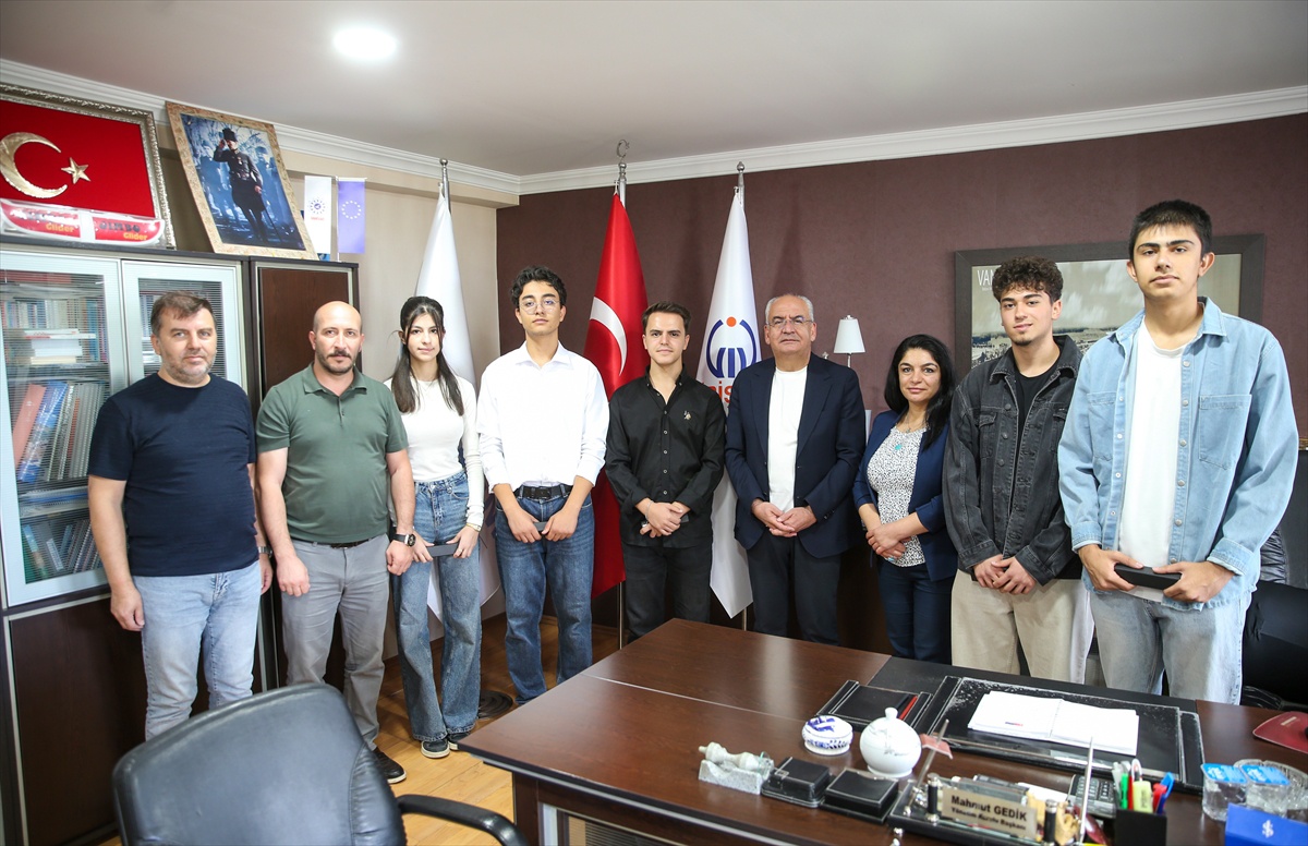 Vanlı Gora takımı, TUA Astro Hackathon finalinde ilk 10'a girip ödül aldı