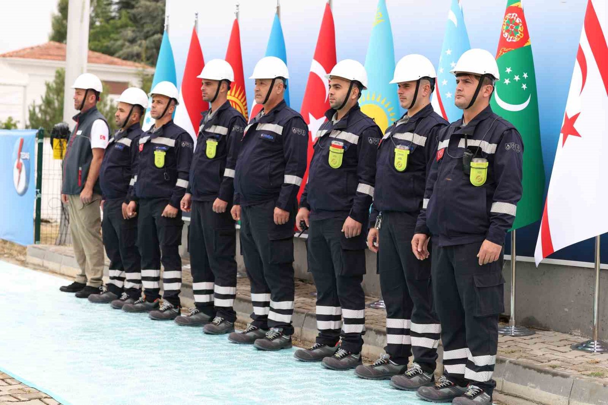 YEDAŞ ekibi, TDT enerji yarışmasında En Deneyimli Uzman Ekip ödülünü aldı