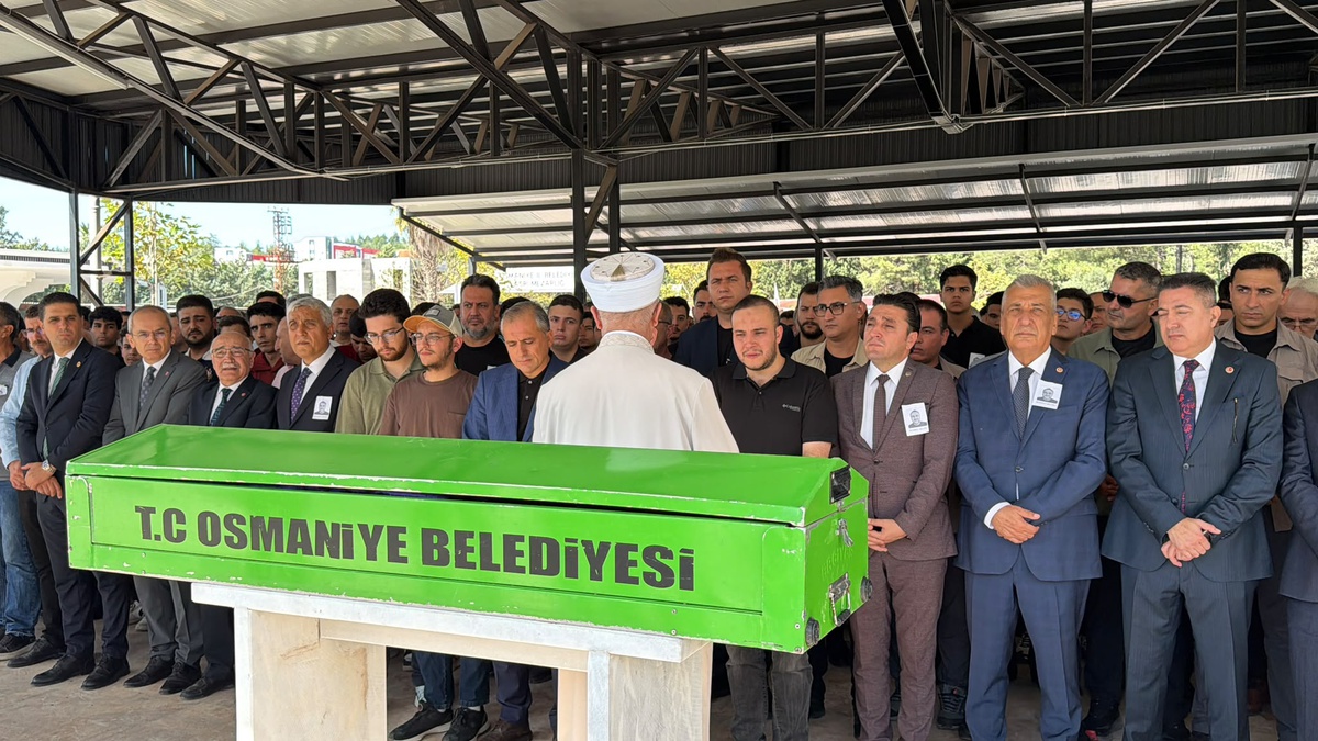 Yeğeninin öldürdüğü öğretmen son yolculuğuna uğurlandı