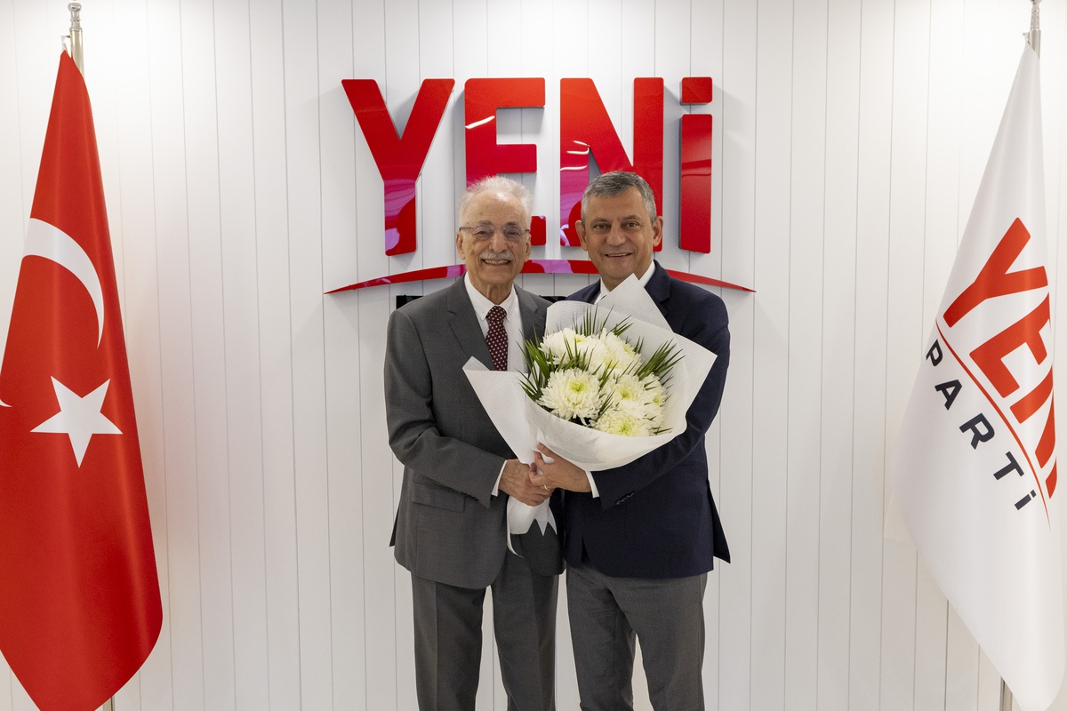 YENİ Parti Genel Başkanı Özgür Özel, eski SHP Genel Başkanı Karayalçın ile görüştü