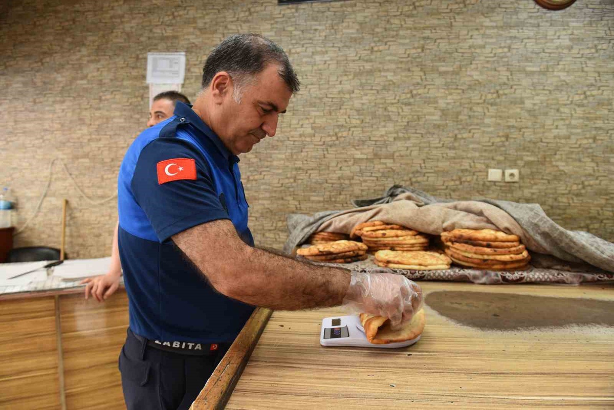 Zabıta, Siverek'te fırın denetimlerinde kurallara uymayan 5 işletmeye ceza uyguladı