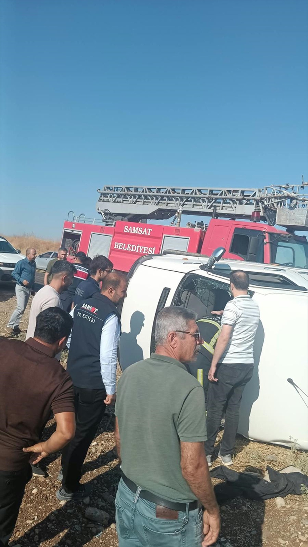 Adıyaman Samsat'ta minibüs devrildi, kazada 12 kişi yaralandı