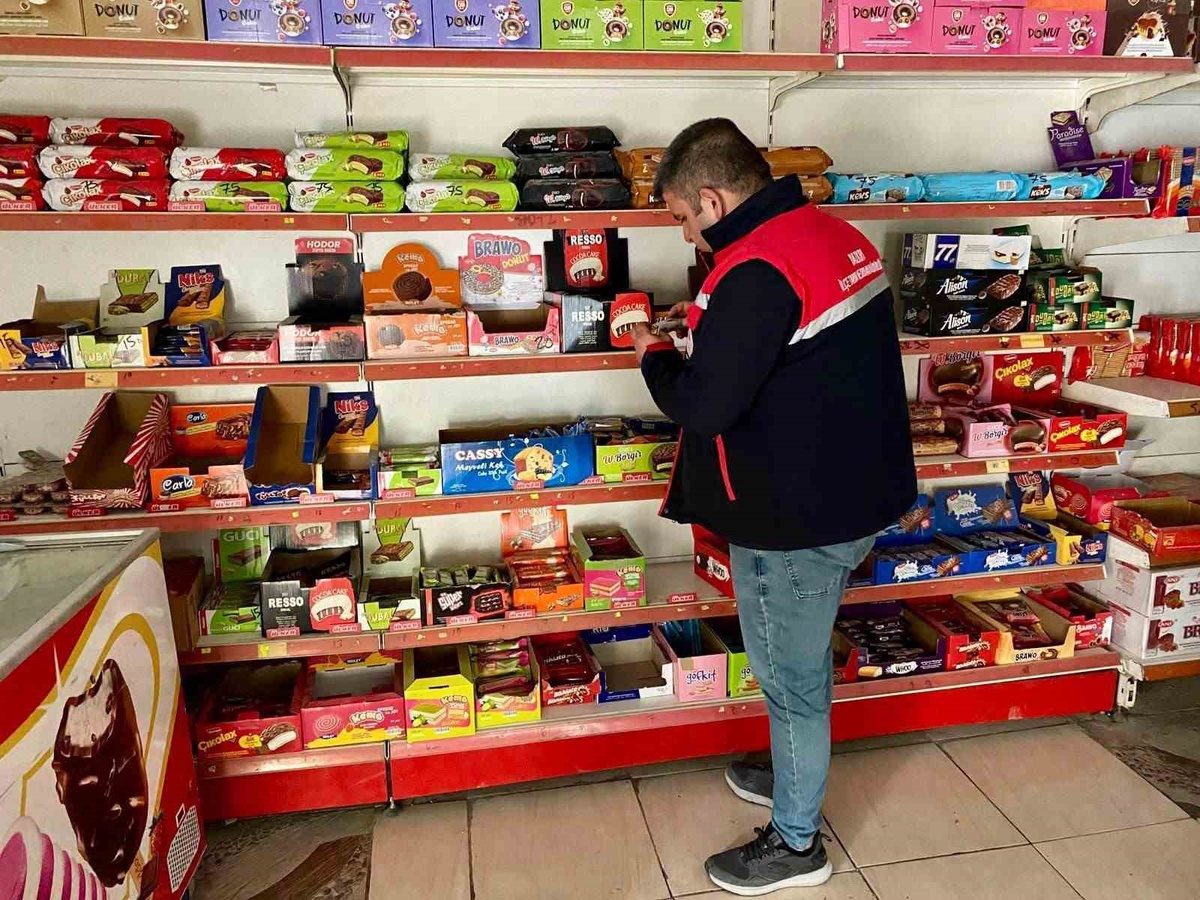 Afyonkarahisar'ın 3 ilçesinde gıda işletmeleri Tarım ve Orman personelince denetlendi