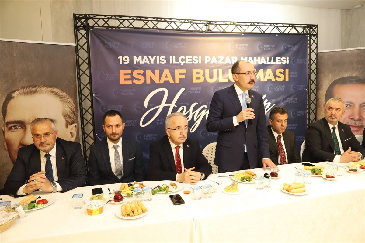 AK Parti 19 Mayıs İlçe Başkanlığı esnaf buluşmasında Mehmet Muş'u ağırladı