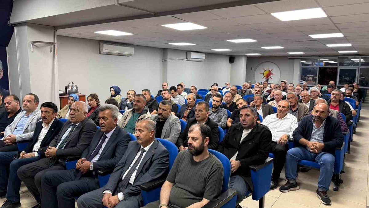 AK Parti Erzincan Merkez İlçe'nin haftalık toplantısına Milletvekili Karaman katıldı