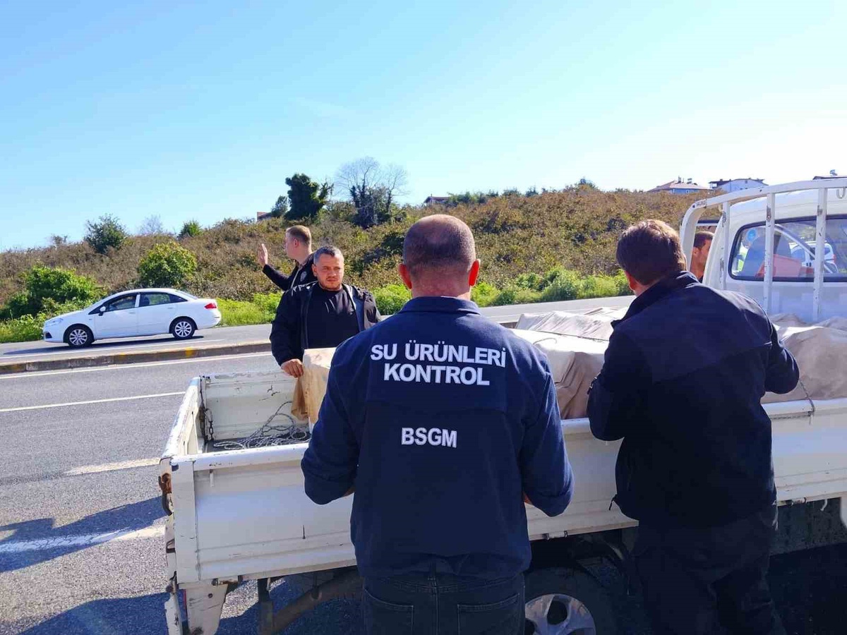 Akçakoca'da balık nakil araçları denetlendi, esnafa belge uyarısı yapıldı