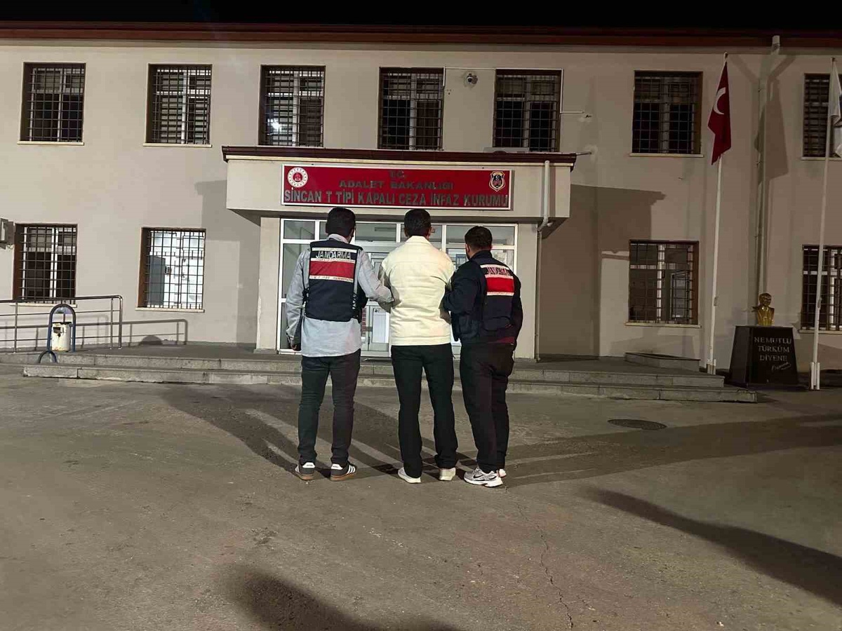 Ankara'da FETÖ'den aranan şahıs 6 yıl 3 ay hapis cezasıyla yakalanıp tutuklandı