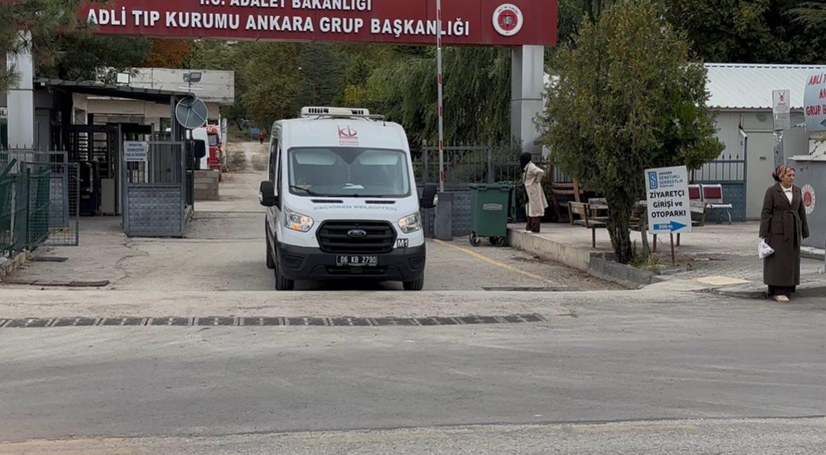 Ankara’da motosiklet 2 otomobille çarpıştı: 1 ölü, 1’i çocuk 2 yaralı