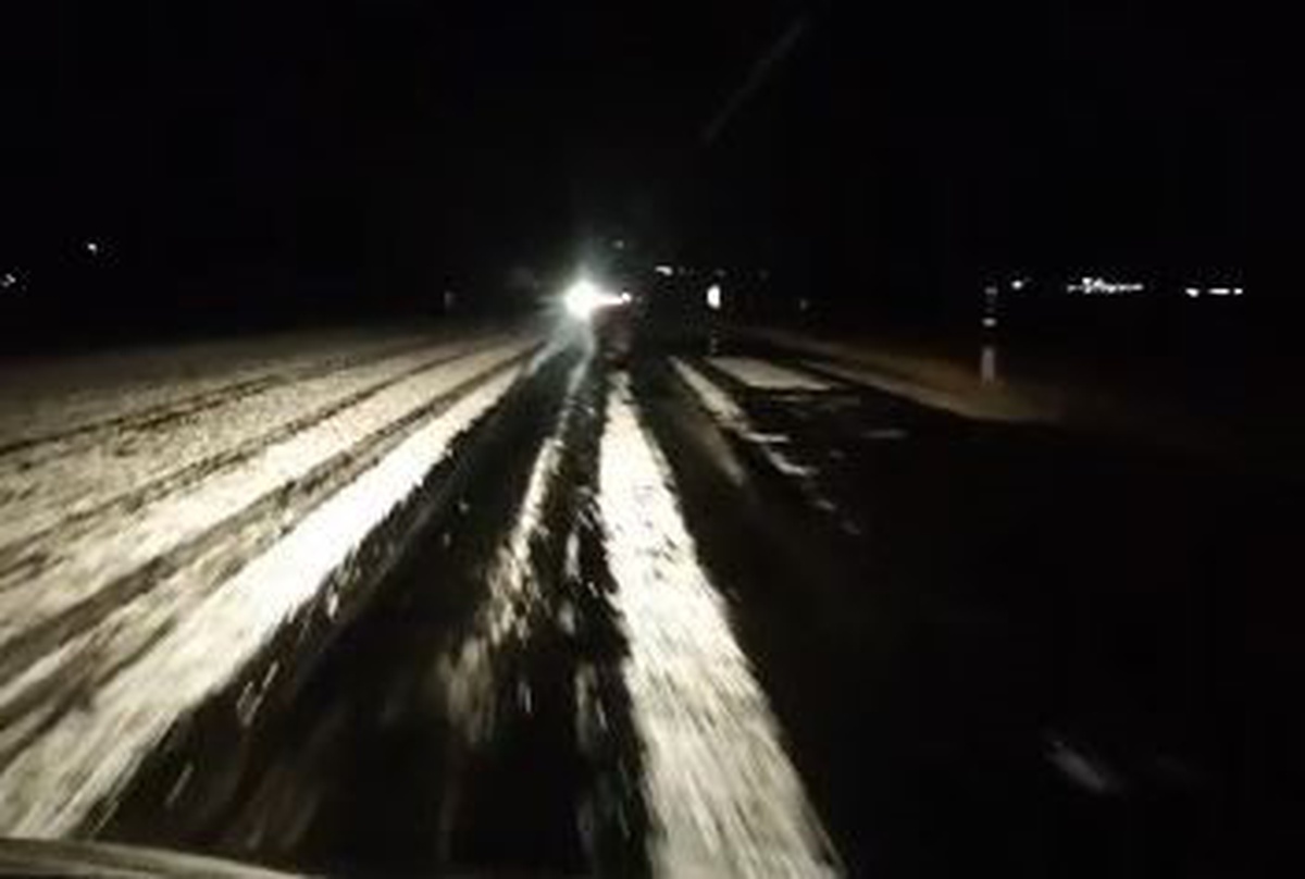 Ardahan-Kars karayolu dolu yağışıyla beyaza büründü, trafik zaman zaman yavaşladı