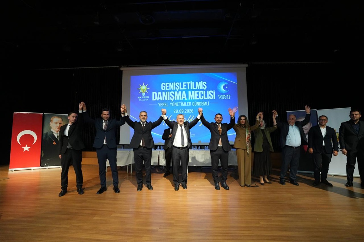 Ataşehir'de CHP'li 6 meclis üyesi AK Parti'ye katıldı