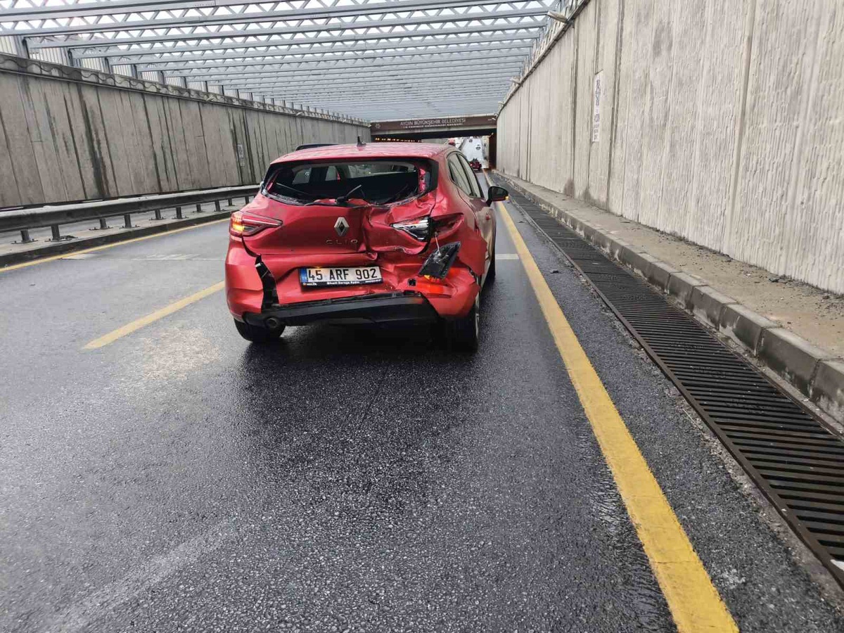 Aydın'da sağanak Aydın-Denizli yolunda kazaya yol açtı, 1 kişi yaralandı