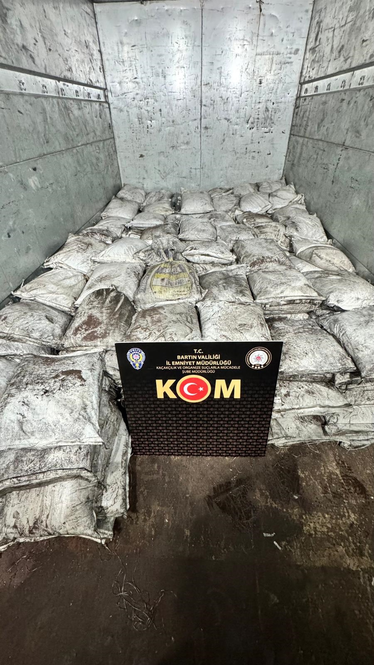 Bartın'da depoda ele geçirilen 8 ton titanyumla ilgili 3 kişi gözaltına alındı