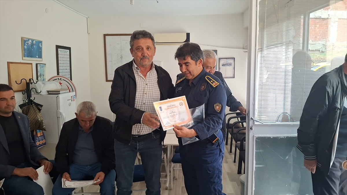 Beypazarı İtfaiye Amirliği, Ankara Beypazarı'nda 10 muhtara teşekkür belgesi verdi