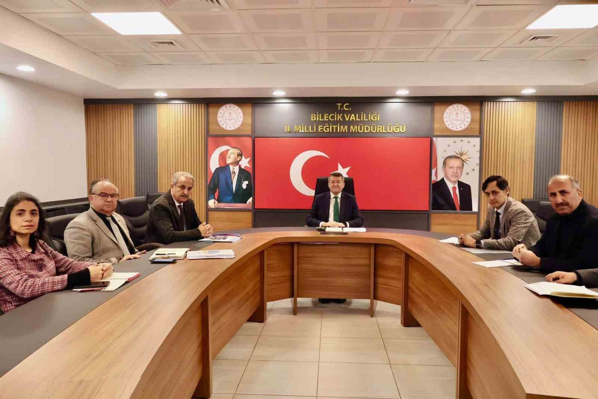 Bilecik'te eğitim çalışmaları İl Milli Eğitim Müdürü Şimşek başkanlığında görüşüldü