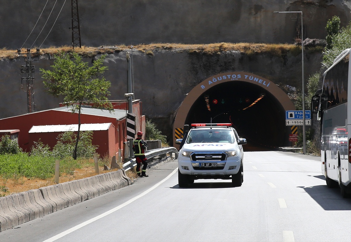 Bitlis'te 8 Ağustos Tüneli'nde 123 personelli kaza tatbikatı gerçekleştirildi