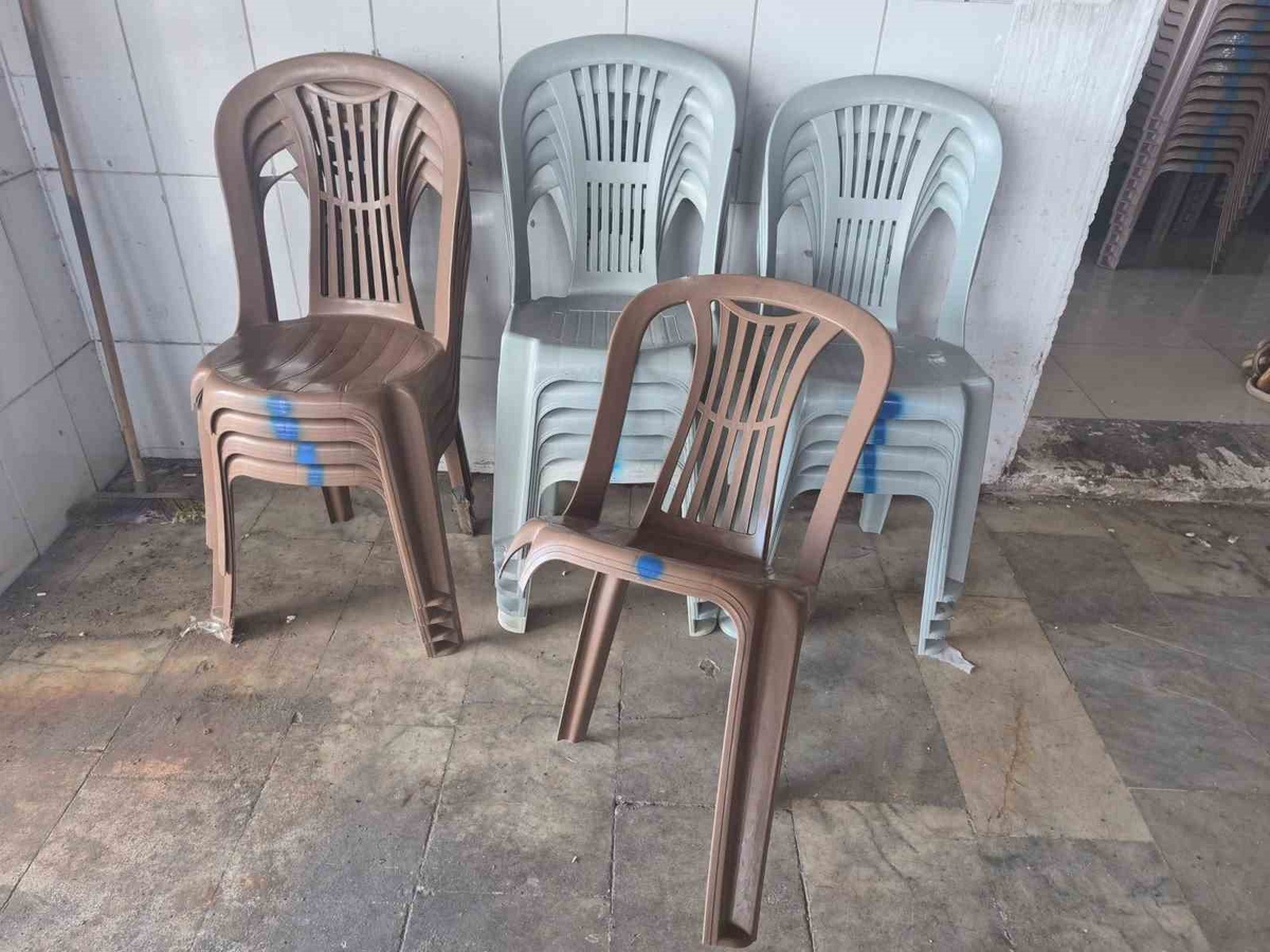 Bolvadin'de muhtarın aldığı 400 sandalye ve 40 masa 3 ayda kırılıp çalındı