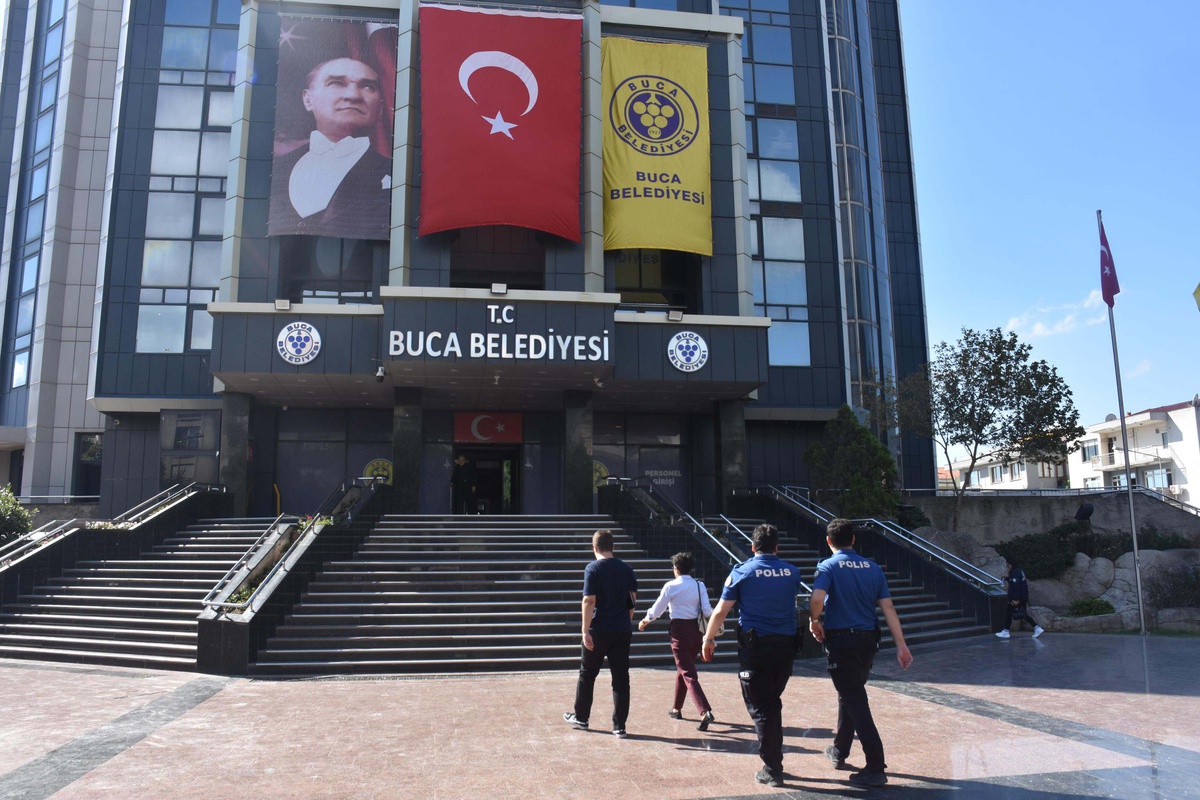 Buca Belediyesi'ne araç kiralama borcundan 150 milyon TL için haciz işlemi başlatıldı