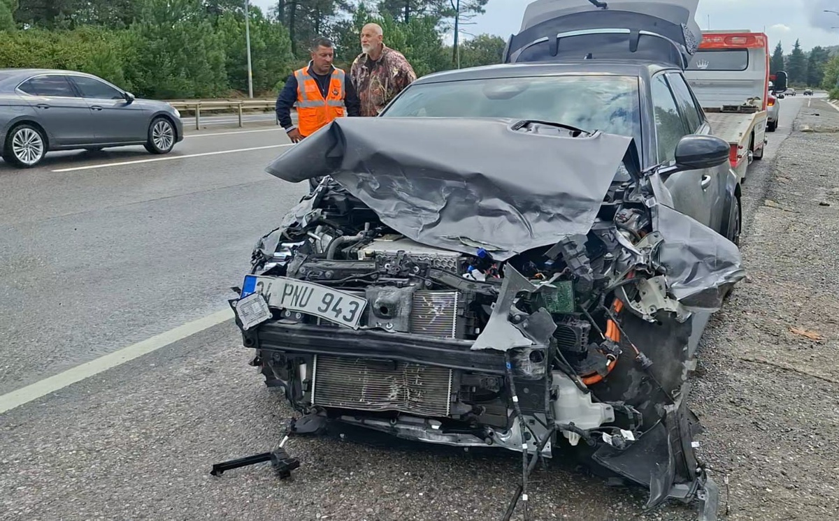 Çekmeköy'de Şile Yolu'nda otomobil bariyerlere çarptı, ölen yaralanan yok