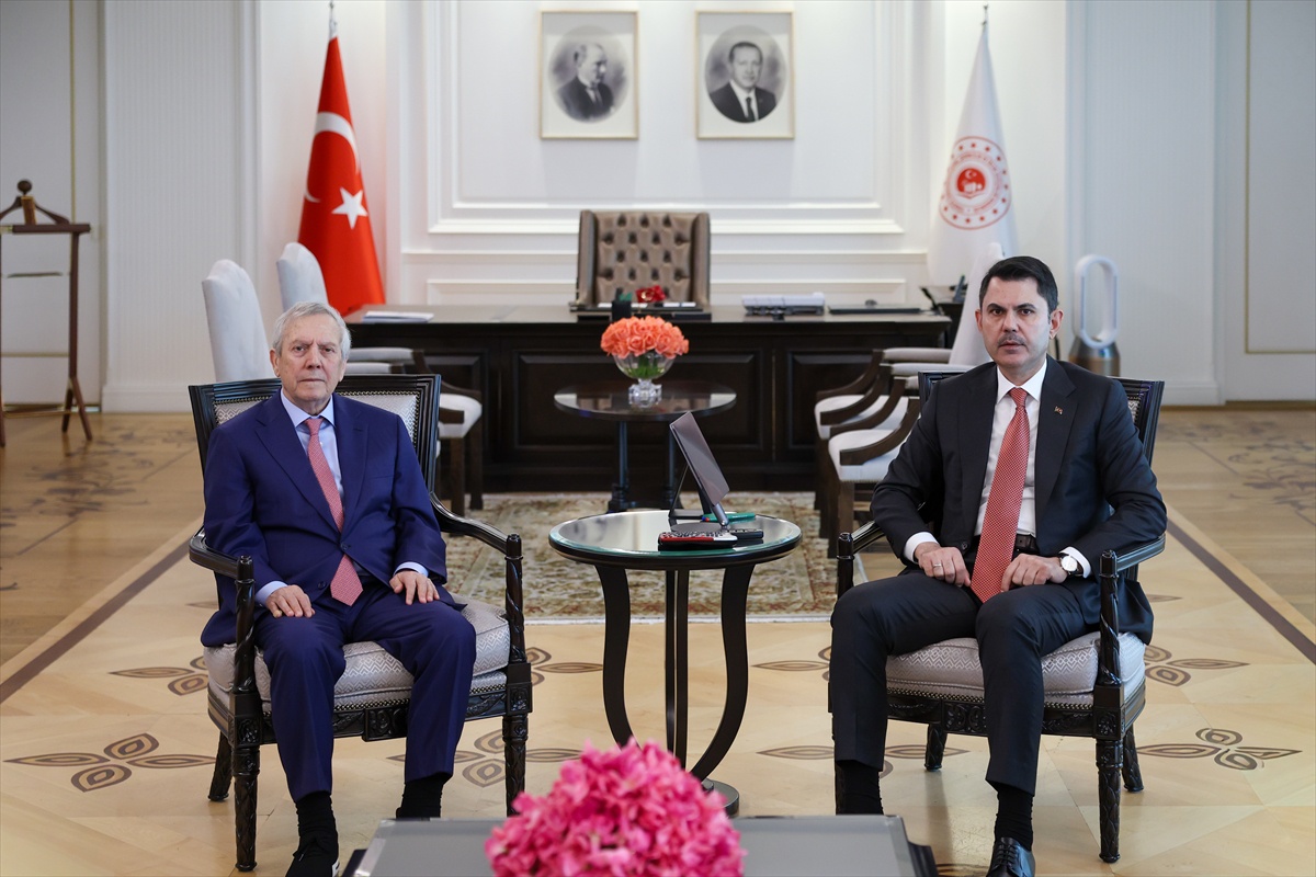 Çevre Bakanı Kurum, Fenerbahçe Başkanı Aziz Yıldırım'ı Bakanlıkta ağırladı