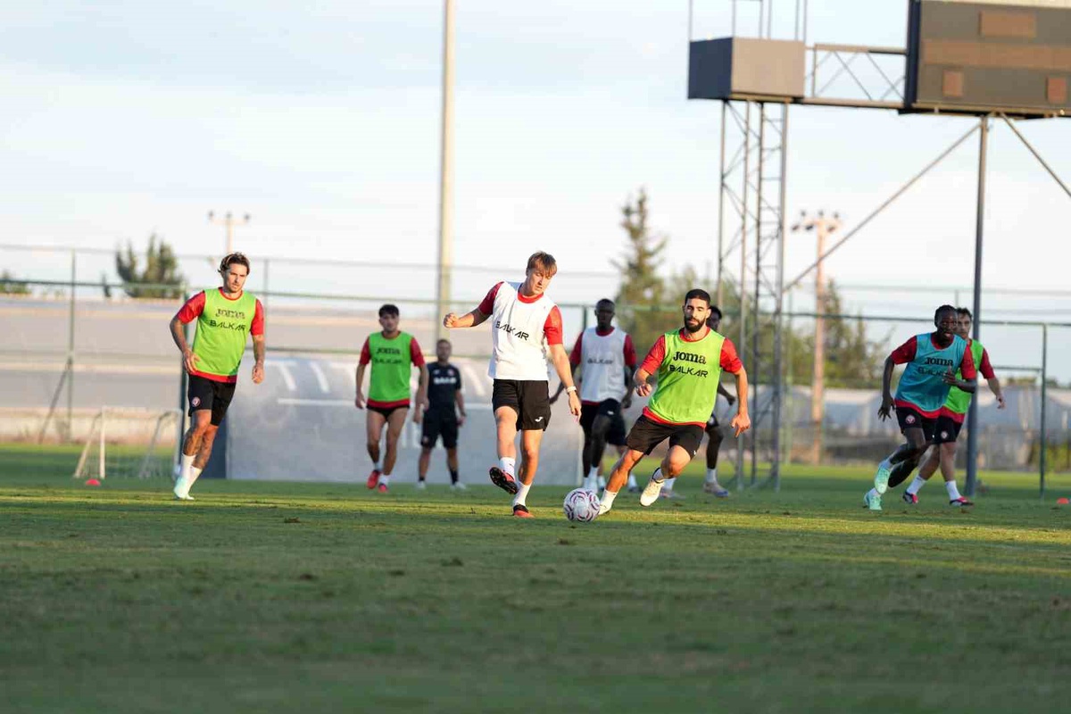 Çorum FK, Antalya kampında Burak Yılmaz yönetiminde çalışmalarını sürdürdü