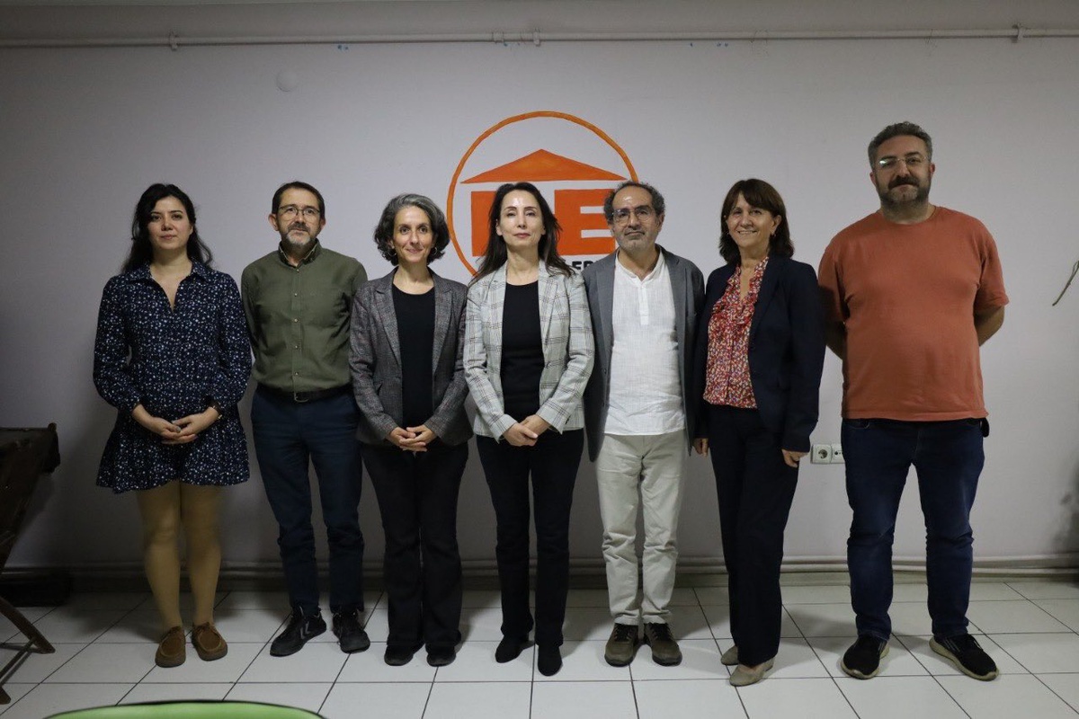DEM Parti heyeti Halkevleri’nde Barış ve Demokratik Toplum Süreci’ni görüştü