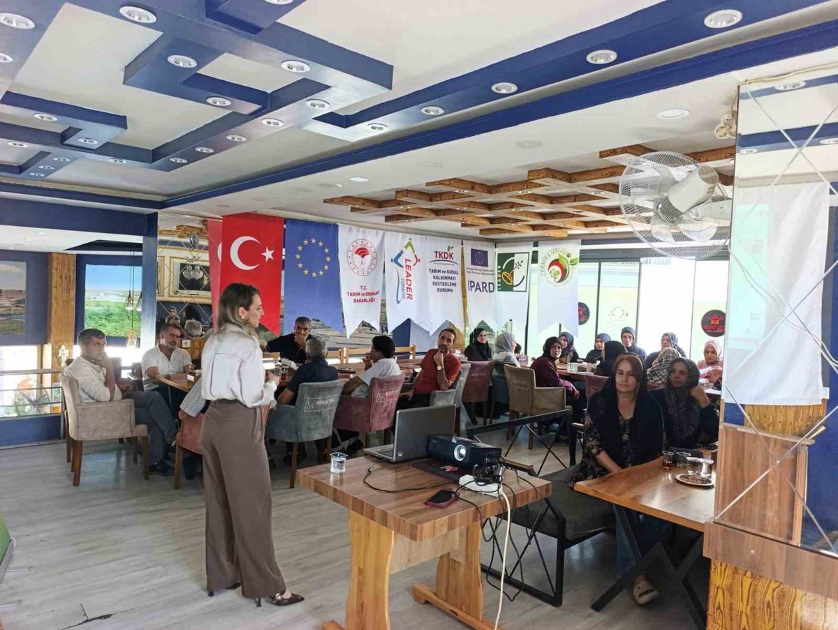 Diyarbakır Çermik'te Çermik-Çüngüş Derneği eğitim programı düzenledi