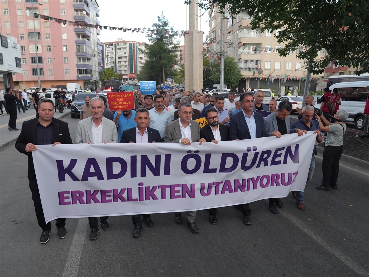 Diyarbakır'da erkekler kadın cinayetlerine karşı yürüdü, son ayda 4 kadın katledildi