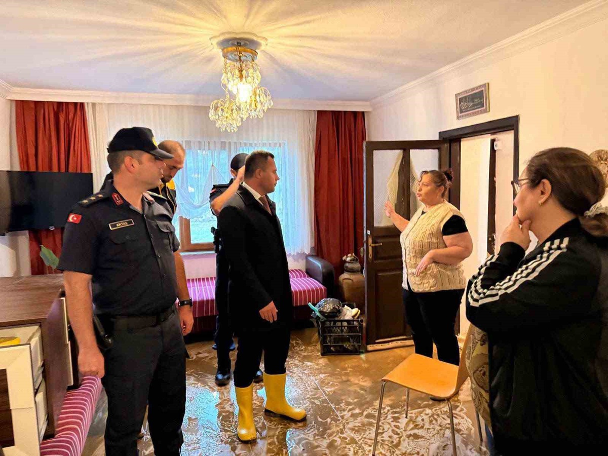 Düzce Akçakoca Kaymakamı Esmahanım'da su baskınlarını inceledi