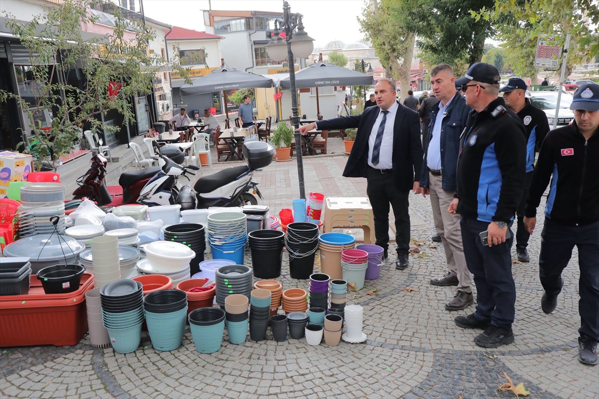 Edirne Belediyesi zabıtası kaldırım işgalini denetledi, esnafa uyarı yaptı