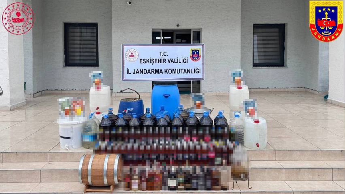 Eskişehir'de jandarma operasyonunda 296 litre şarap ve damıtma sistemi ele geçirildi