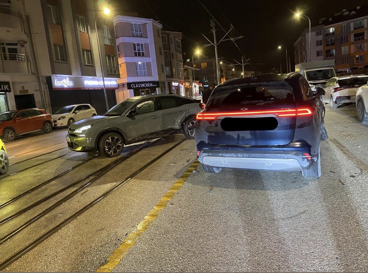 Eskişehir'de raylar üzerindeki kaza SSK-BATIKENT tramvay seferlerini aksattı