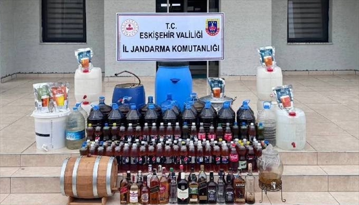 Eskişehir Odunpazarı'nda 434 litre kaçak içki ele geçirildi, zanlı gözaltına alındı