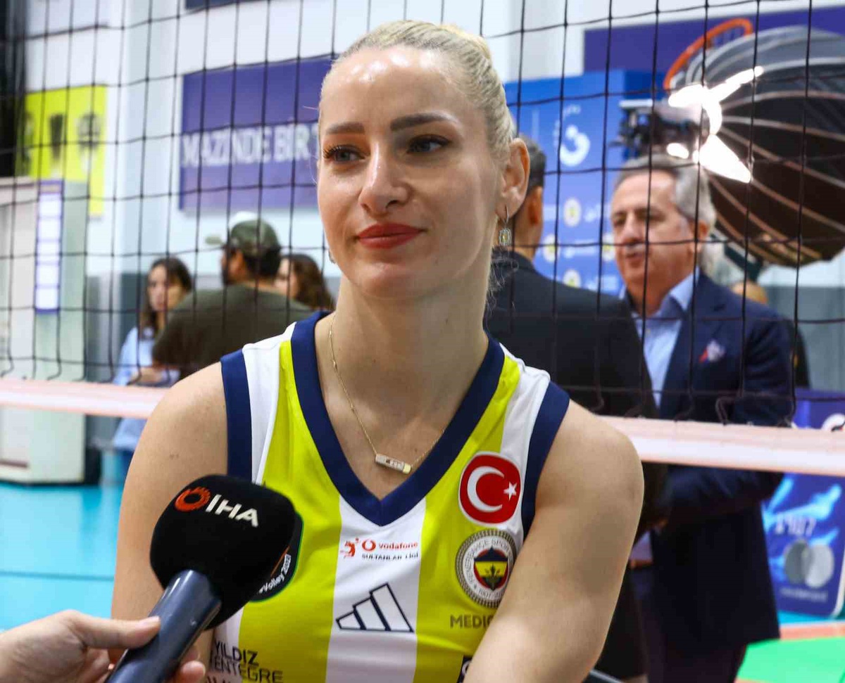Gizem Örge, Fenerbahçe Medicana'da sezonun kupalarla taçlanacağına inanıyor