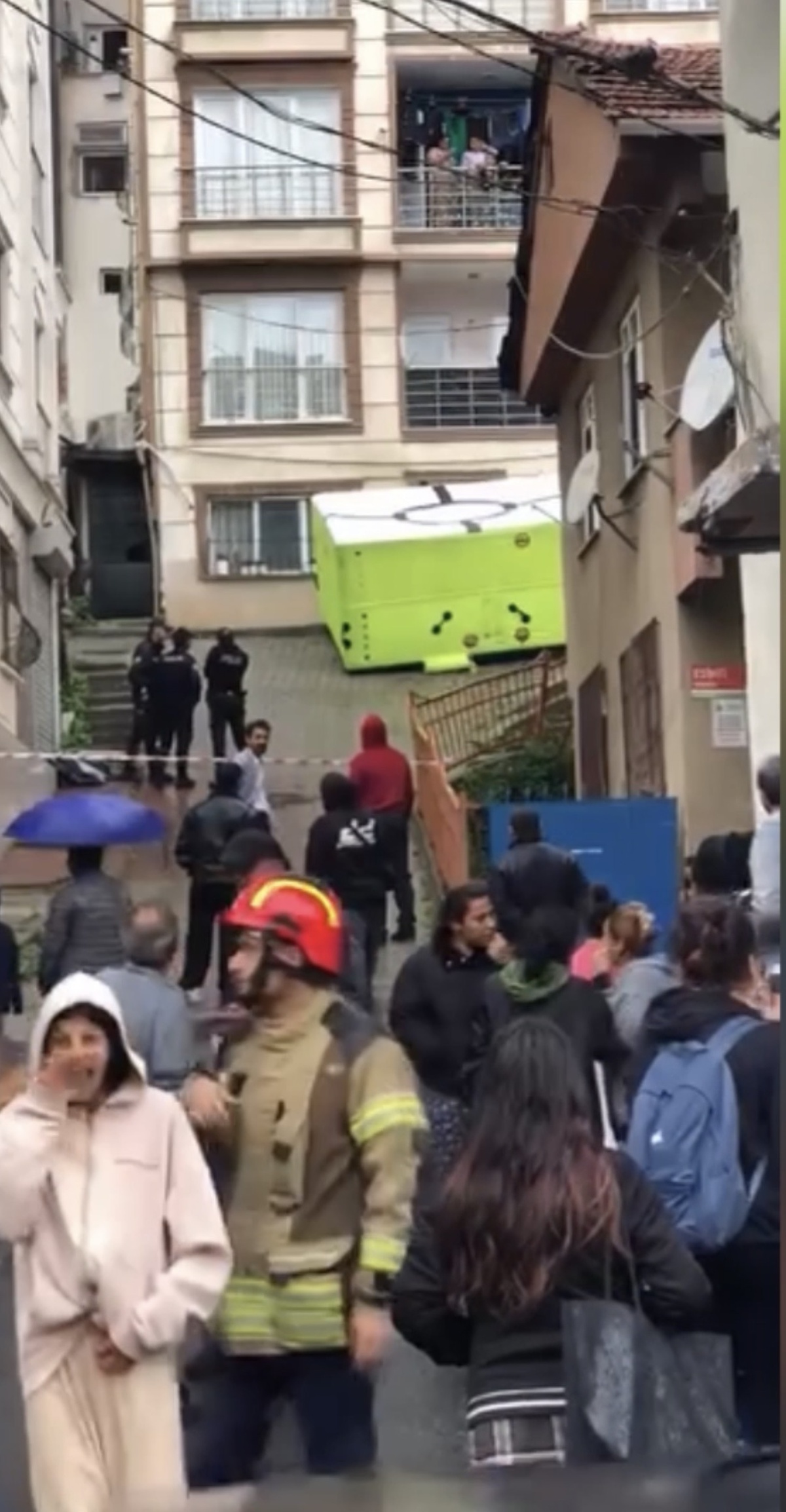 Kağıthane'de intihar girişiminde bulunan adamı polis 45 dakikada ikna etti