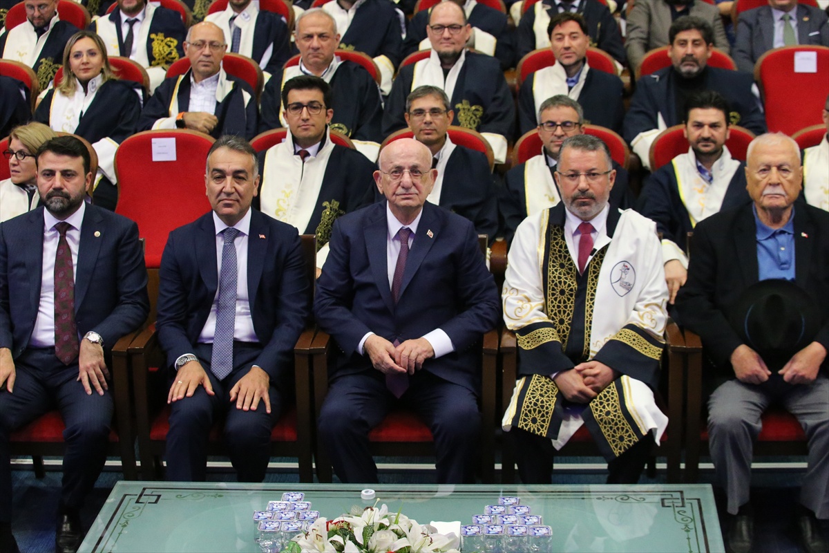 Karabük Üniversitesinde yeni akademik yıl törenle açıldı