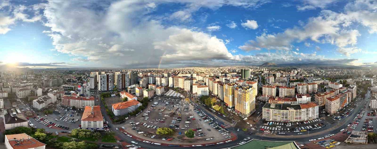 Kayseri'de sağanak sonrası oluşan gökkuşağı izleyenleri mest etti