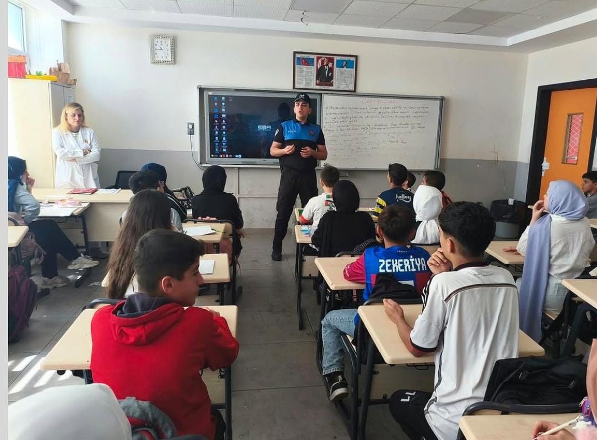 Kilis'te Mehmet Keçik Ortaokulu öğrencileri polislerle rol model etkinliğinde buluştu