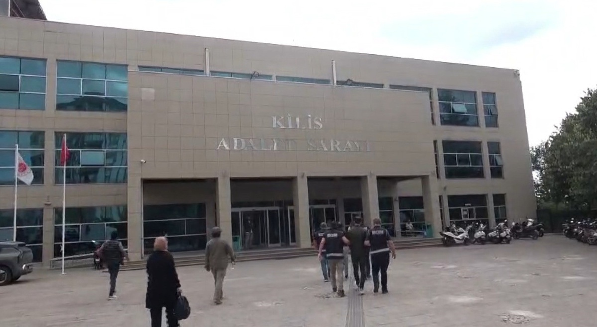 Kilis'te nitelikli dolandırıcılık operasyonunda yakalanan 5 şüpheliden 3'ü tutuklandı