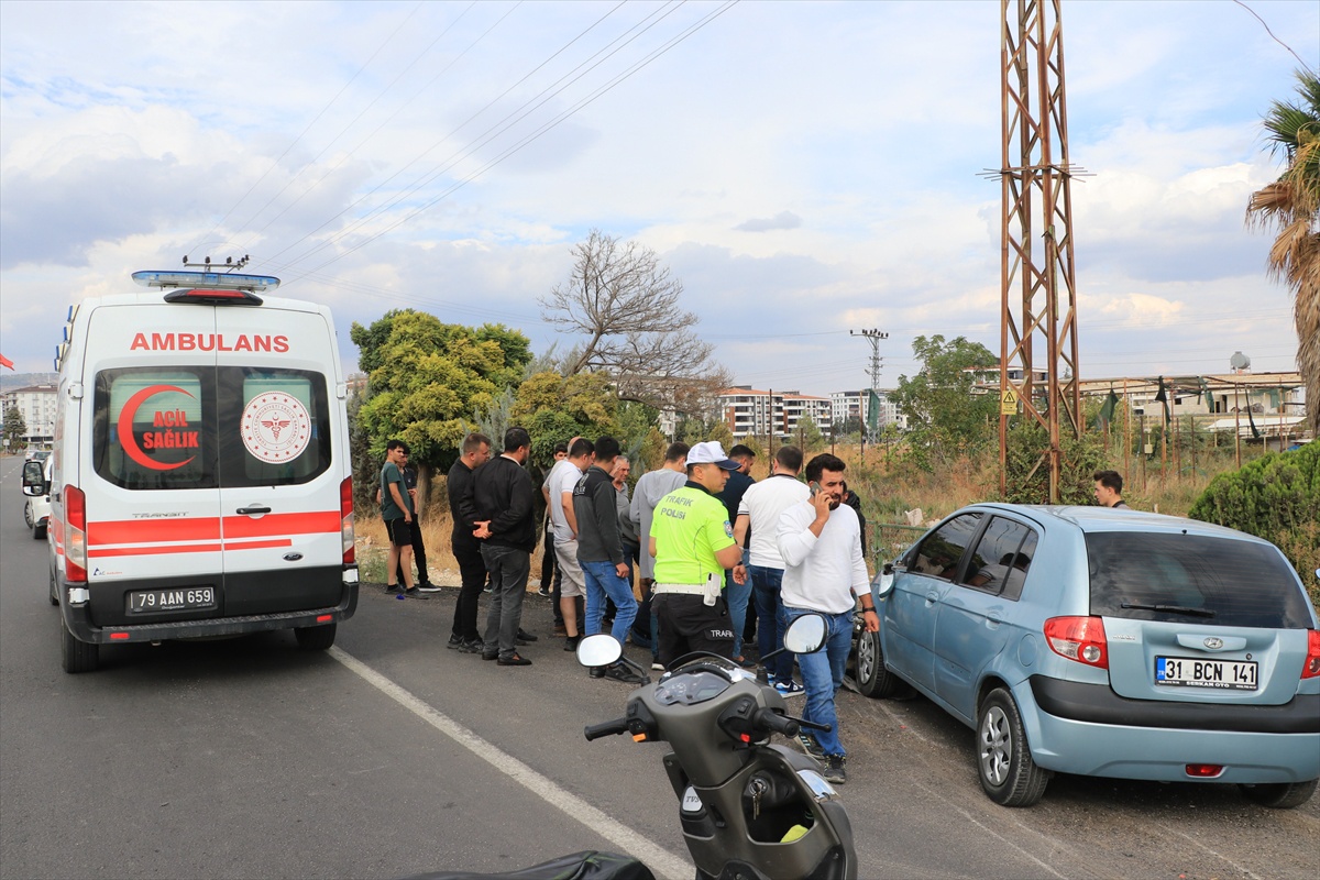 Kilis'te otomobil ile motosiklet çarpıştı, 1'i ağır 2 kişi yaralandı.