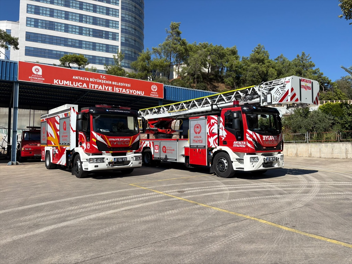 Kumluca itfaiyesine biri 42 metre merdivenli 2 yeni araç kazandırıldı