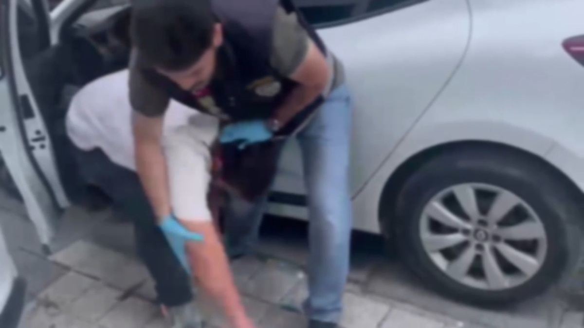 Maltepe ve Kartal'da araçlarda zula yöntemiyle uyuşturucu satan 2 kişi tutuklandı