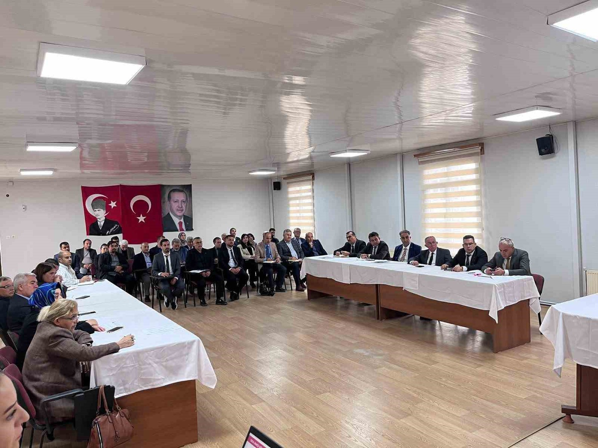 Manisa Sarıgöl'de okul güvenliği toplantısı Kaymakam Dalak başkanlığında yapıldı