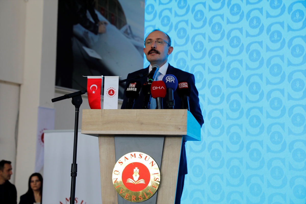 Mehmet Muş'a fahri doktora verildi, ilk dersi gelir adaletsizliği oldu