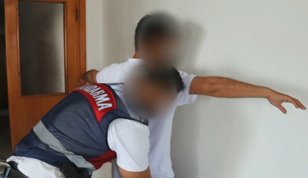 Mersin Erdemli'de sosyal medya şantaj şebekesine operasyonda 4 şüpheli tutuklandı