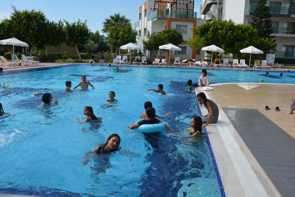 Mersin Gülnar'da Kaymakamlığın projesiyle 80 öğrenci otelde eğlendi