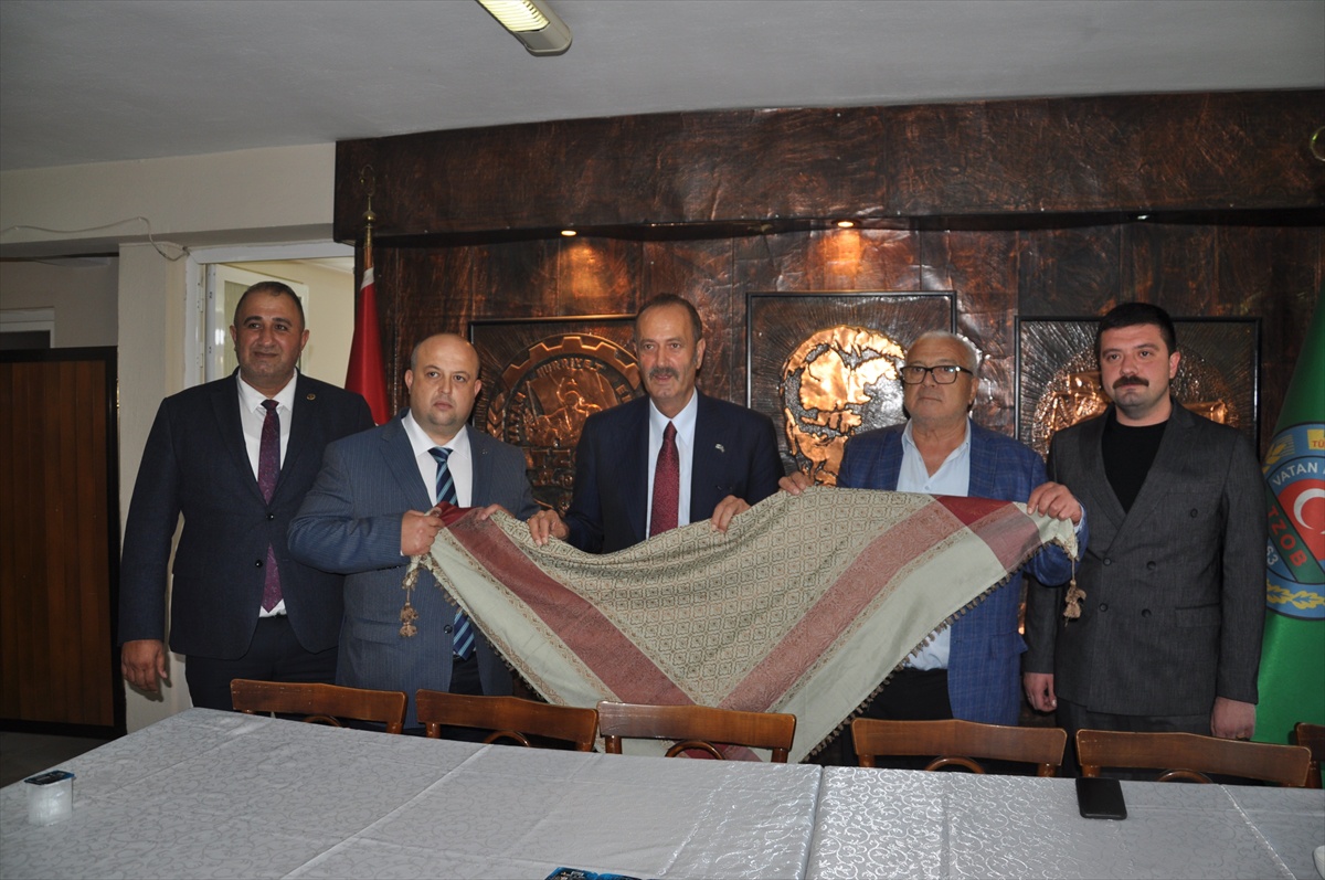 MHP Genel Sekreter Yardımcısı Osmanağaoğlu, İzmir'de temaslarda bulundu