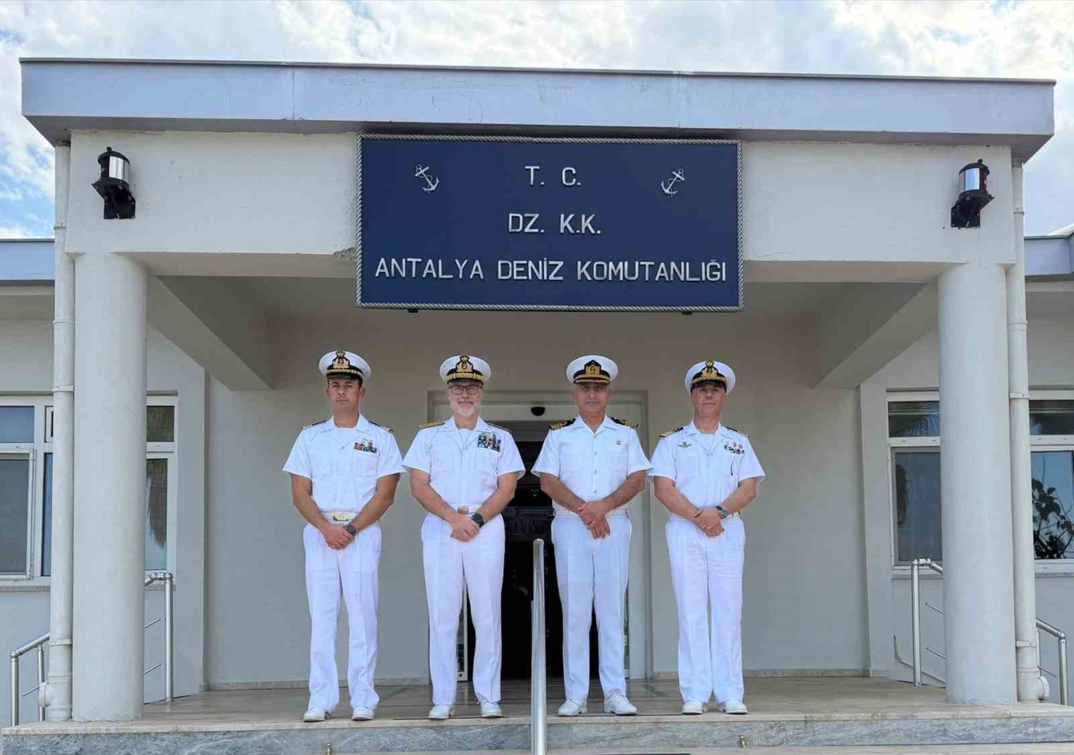 MSB, İtalya fırkateyni ITS Luigi Rizzo'nun Antalya'ya liman ziyareti yaptığını bildirdi