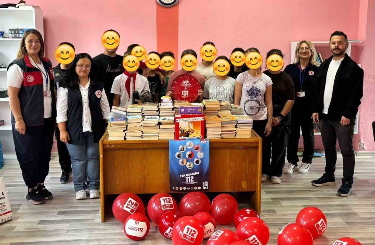 Muğla 112 çalışanları Dokuzçam'daki öğrencilere 400 kitap ulaştırdı