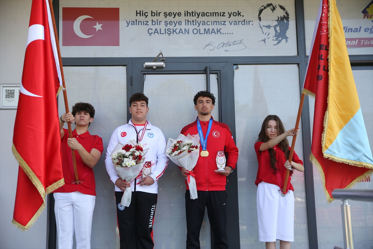 Muğla'da dünya ve Avrupa şampiyonu öğrencilere madalyaları törenle verildi